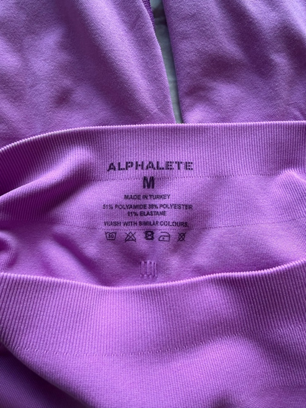 Alphalete Mid Rise Pump Leggings in Orchid - Picture 3 of 3